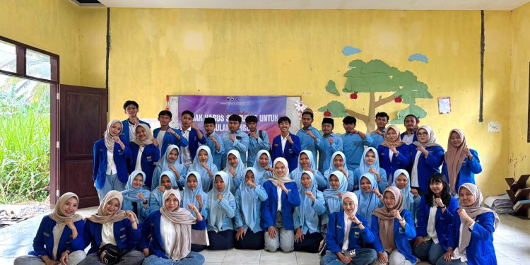 Peringati Hari Kartini, KOPRI PMII Komisariat UNISMA Gelar Edukasi di MA Nurul Ichsan