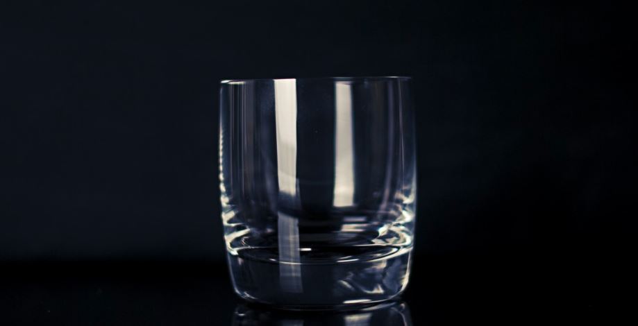 Mari Kita Tuang Rindu Ini Ke Dalam Gelas Kita